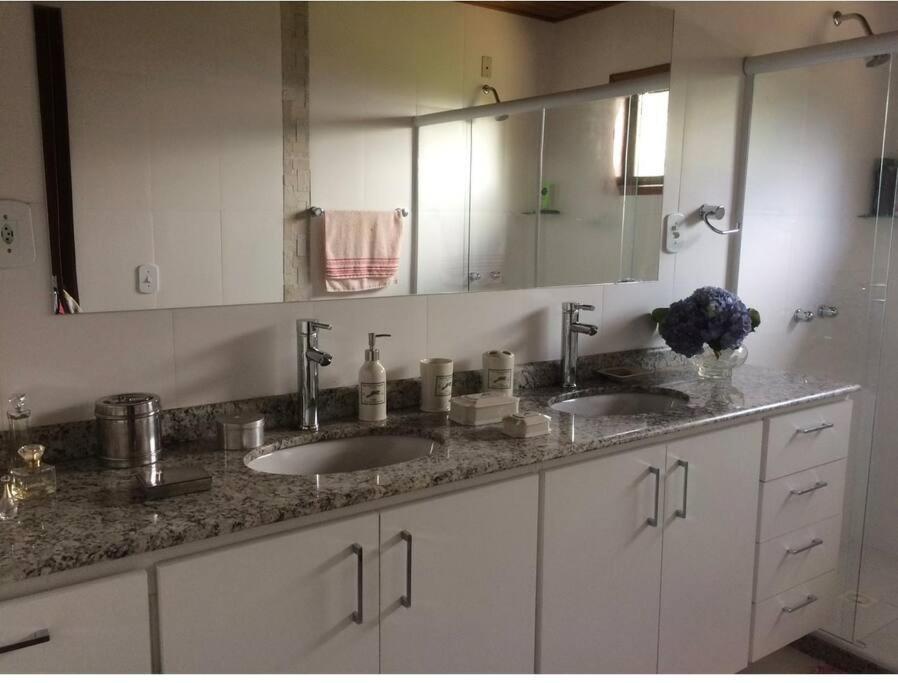 Sitio Com Piscina Natural E Cascata, Com Linda Vista Em Lumiar. Holiday home *